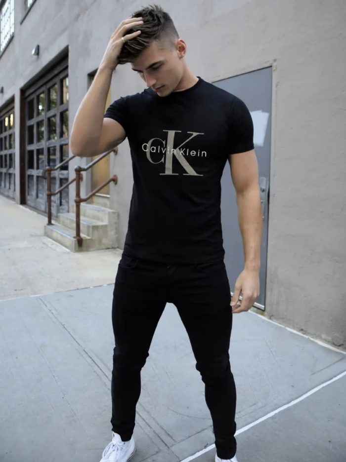 Koszulka męska Calvin Klein Bawełna Prosty krój Okrągły dekolt Kolor czarny Logo na środku