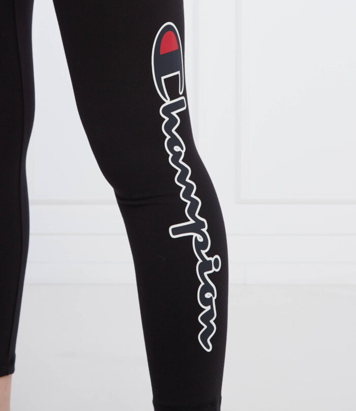 Modne i komfortowe legginsy damskie Champion w głębokim odcieniu czarnym, idealne do codziennego użytku. Zwróć uwagę na wysoki stan, który doskonale modeluje sylwetkę, oraz na jakość wykonania, z materialu głównie bawełnianego. Produkt jest autentykowany kodem producenta 114939, gwarantującym oryginalność i jakość marki Champion.